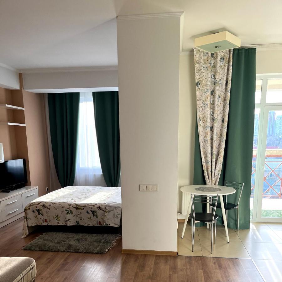 Stefan Cel Mare 1 Studio Chişinau Exteriör bild